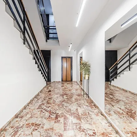 Sophie Downtown By Pikhost *