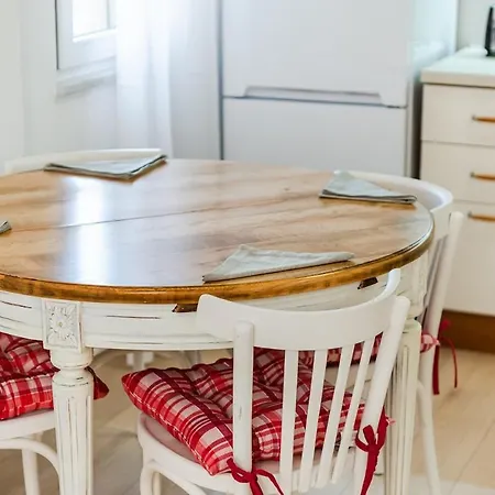 Sophie Downtown By Pikhost * Tirana