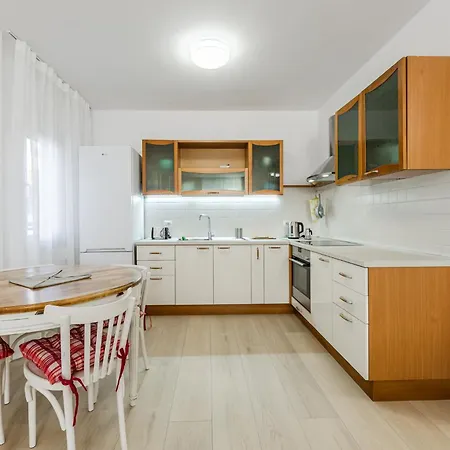 Sophie Downtown By Pikhost Apartment Tirana