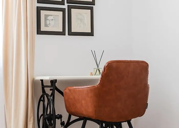 Sophie Downtown By Pikhost