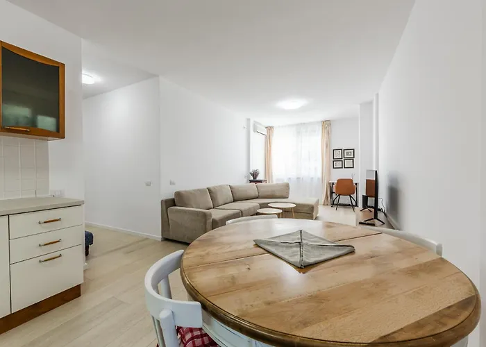 Sophie Downtown By Pikhost * ティラナ